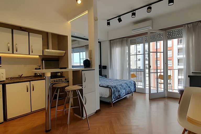 1 Ambiente con vista a plaza y mar con balcón