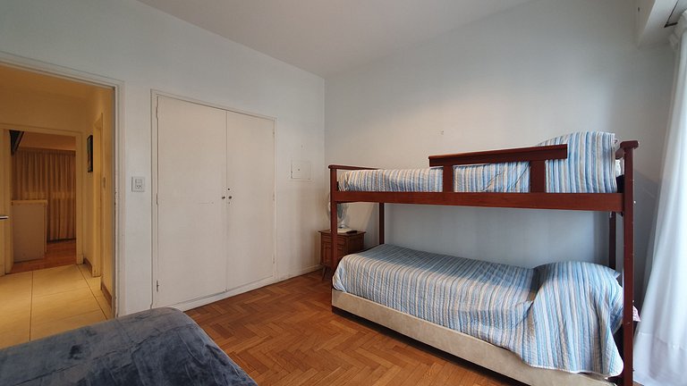 3 ambientes c/dependencia con vista a Plaza Colón