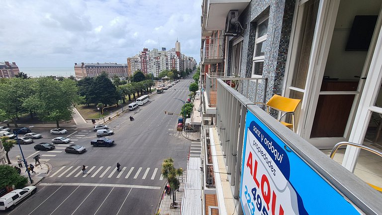 2 ambientes con vista a Plaza Colón y el mar