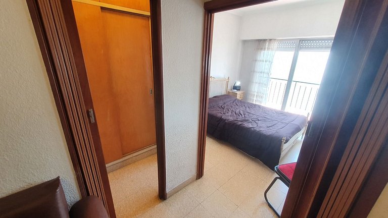 1 ambiente amplio con balcón al lateral