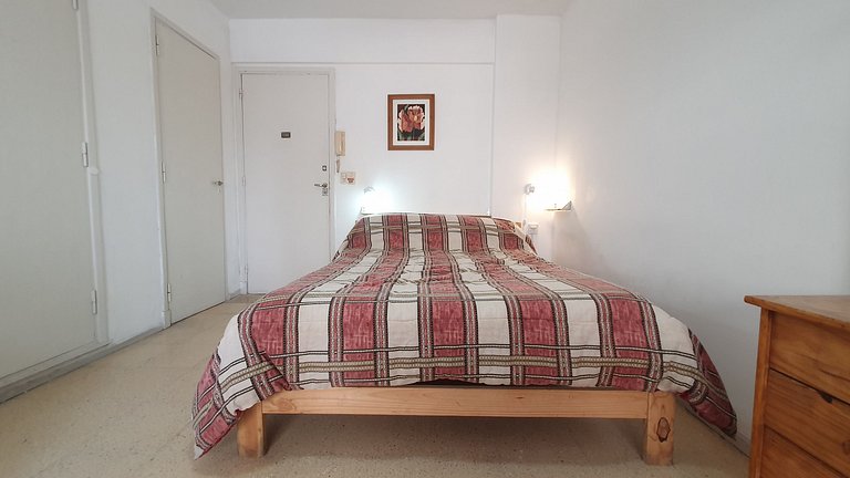 1 ambiente amplio con ventana a la calle