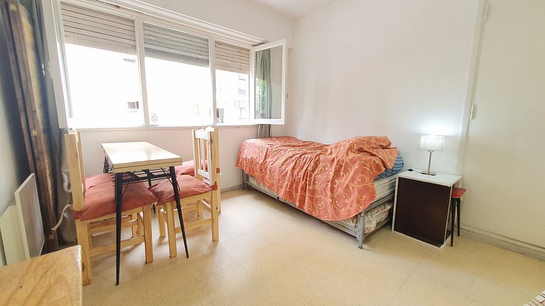 1 ambiente amplio con ventana a la calle