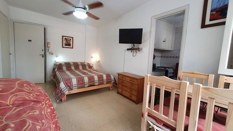 1 ambiente amplio con ventana a la calle