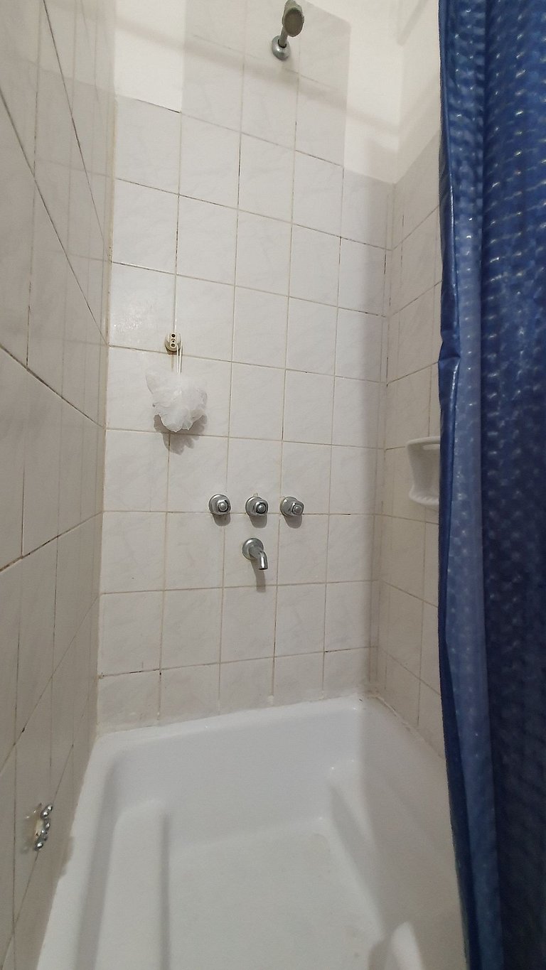 1 ambiente amplio con ventana a la calle