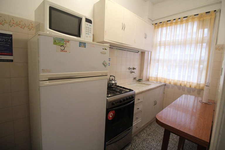 2 ambientes con vista lateral a la Plaza Colón