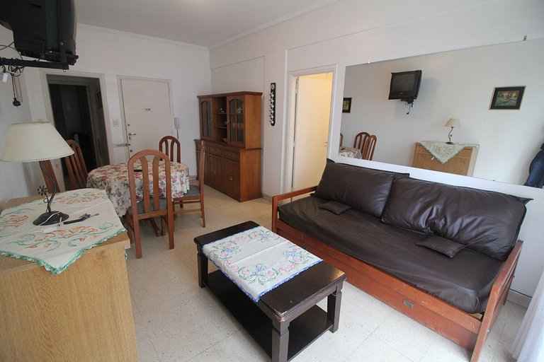 2 ambientes con vista lateral a la Plaza Colón