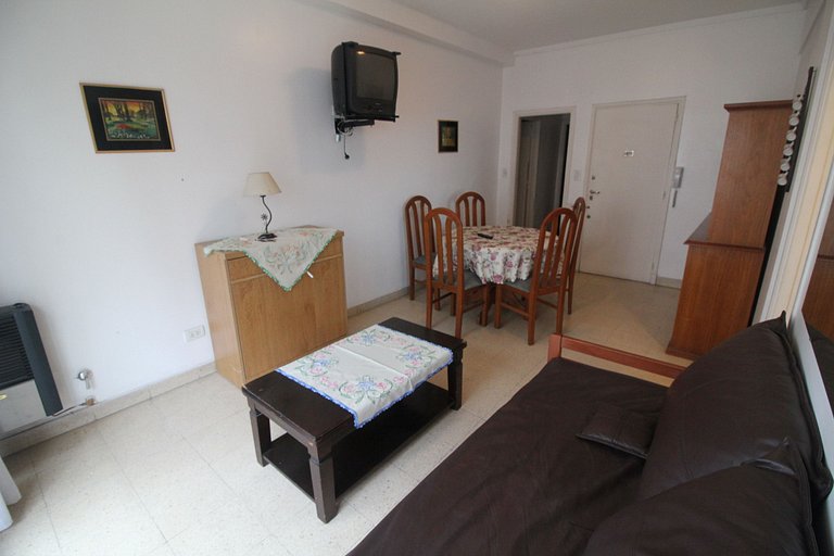 2 ambientes con vista lateral a la Plaza Colón