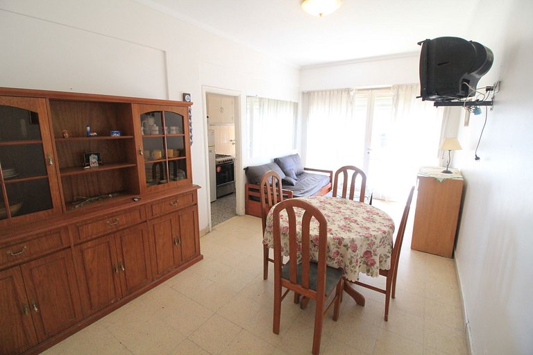 2 ambientes con vista lateral a la Plaza Colón