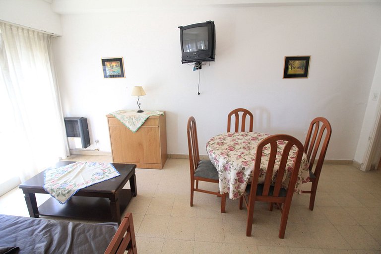 2 ambientes con vista lateral a la Plaza Colón