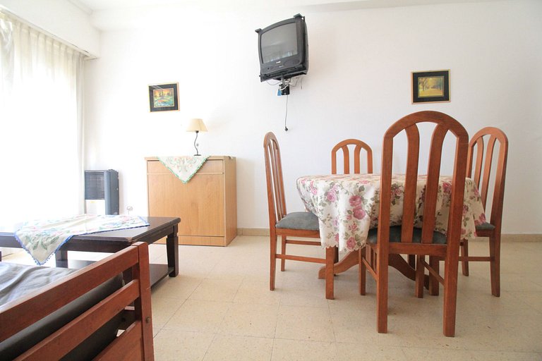 2 ambientes con vista lateral a la Plaza Colón