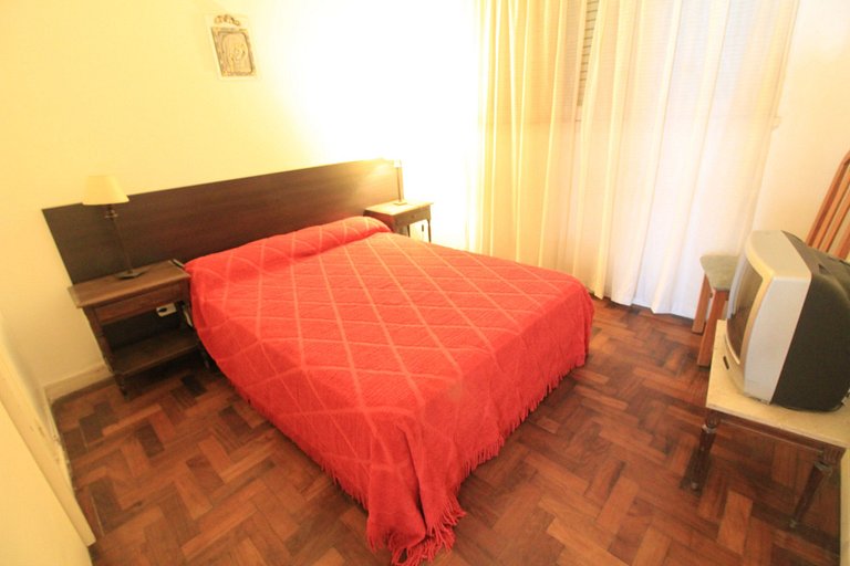 2 ambientes con vista lateral a la Plaza Colón