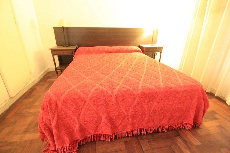 2 ambientes con vista lateral a la Plaza Colón