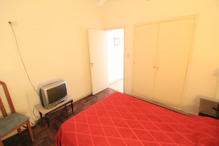 2 ambientes con vista lateral a la Plaza Colón