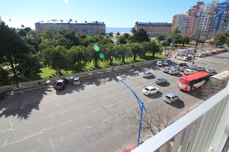 3 ambientes c/dependencia con vista a Plaza Colón