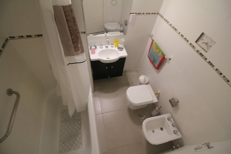 2 ambientes con dependencia y vista a Plaza Colón