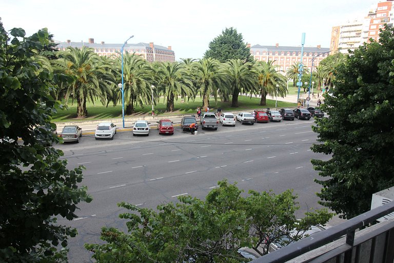 2 ambientes con dependencia y vista a Plaza Colón