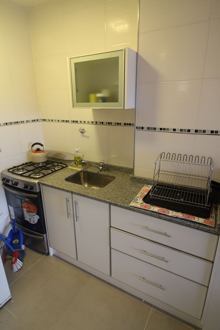 2 ambientes con dependencia y vista a Plaza Colón