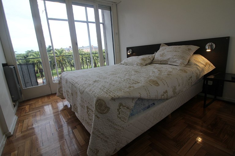 2 ambientes con dependencia y vista a Plaza Colón