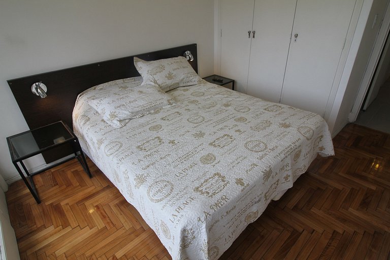 2 ambientes con dependencia y vista a Plaza Colón