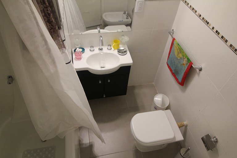 2 ambientes con dependencia y vista a Plaza Colón