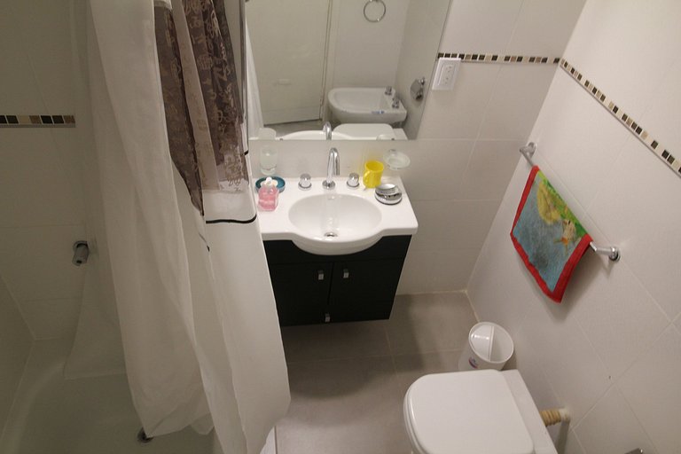 2 ambientes con dependencia y vista a Plaza Colón