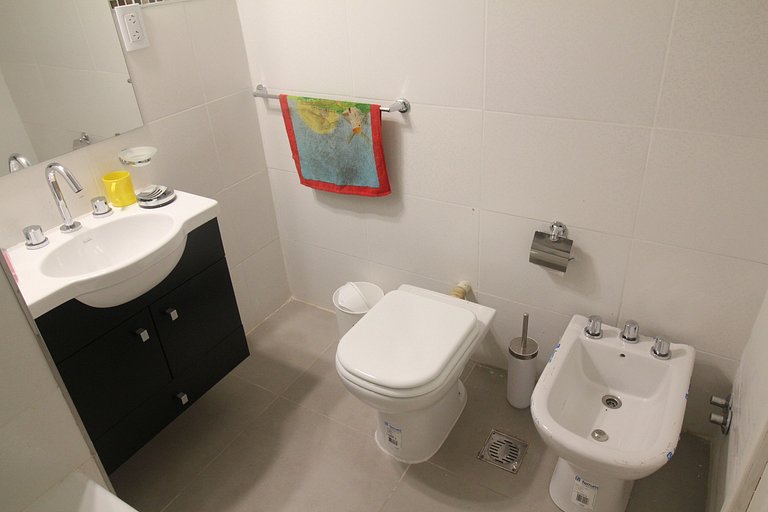 2 ambientes con dependencia y vista a Plaza Colón