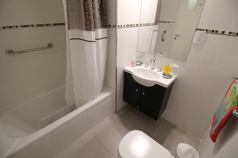 2 ambientes con dependencia y vista a Plaza Colón