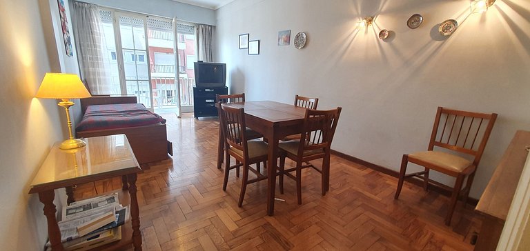 2 ambientes con vista lateral a la Plaza Colón