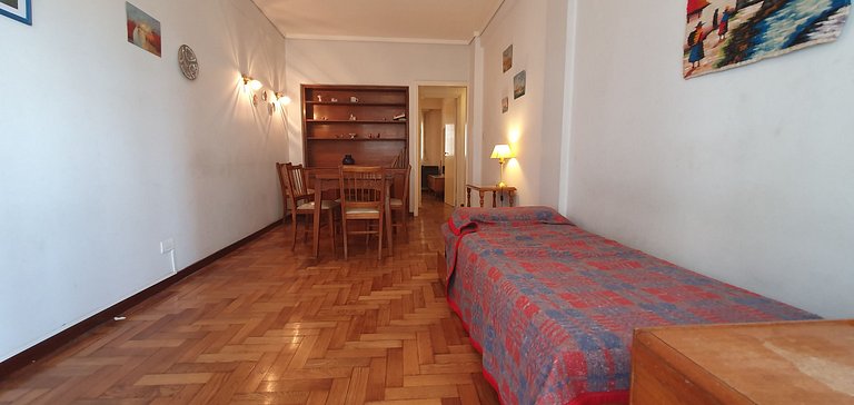 2 ambientes con vista lateral a la Plaza Colón