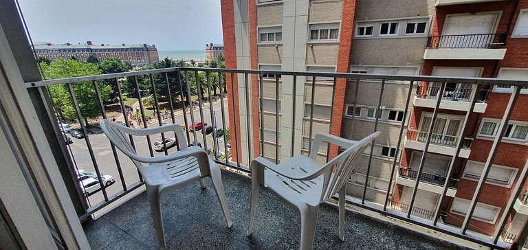 2 ambientes con vista lateral a la Plaza Colón