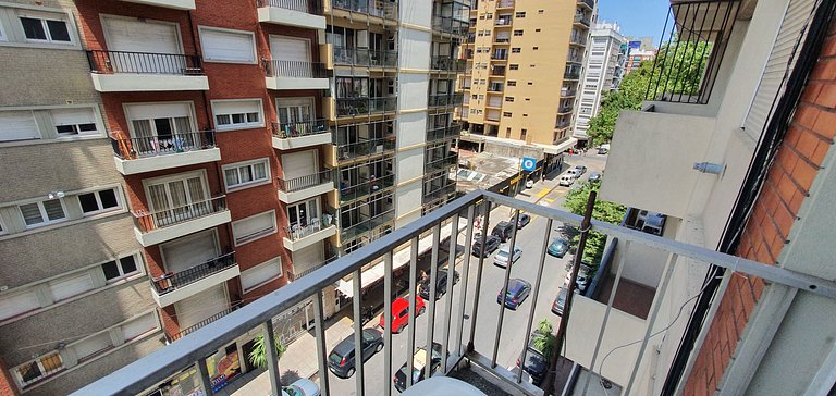 2 ambientes con vista lateral a la Plaza Colón