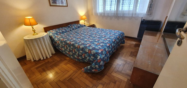 2 ambientes con vista lateral a la Plaza Colón