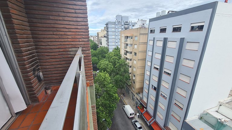 3 Ambientes con balcon a la calle