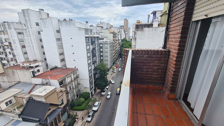 3 Ambientes con balcon a la calle