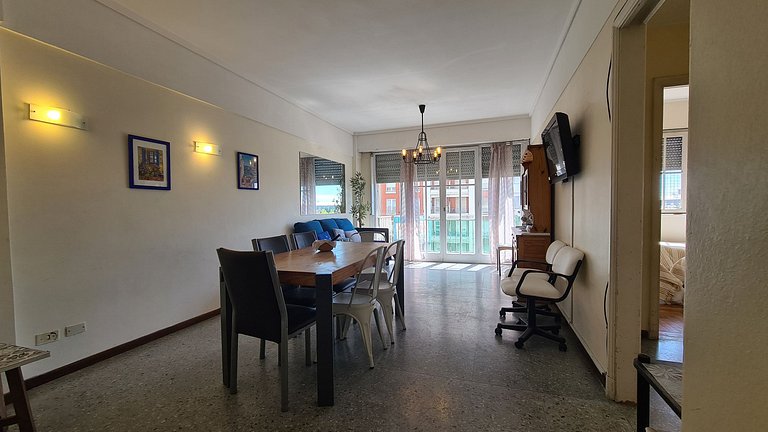 3 Ambientes con dependencia y balcón a la calle