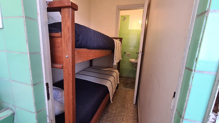 3 Ambientes con dependencia y balcón a la calle