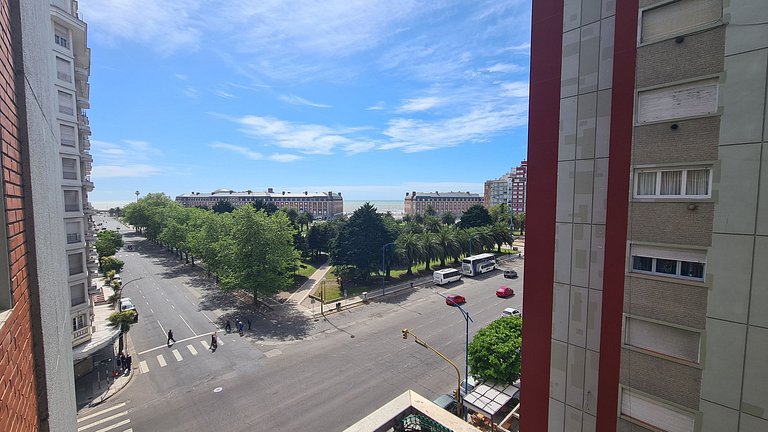 3 Ambientes con dependencia y balcón a la calle