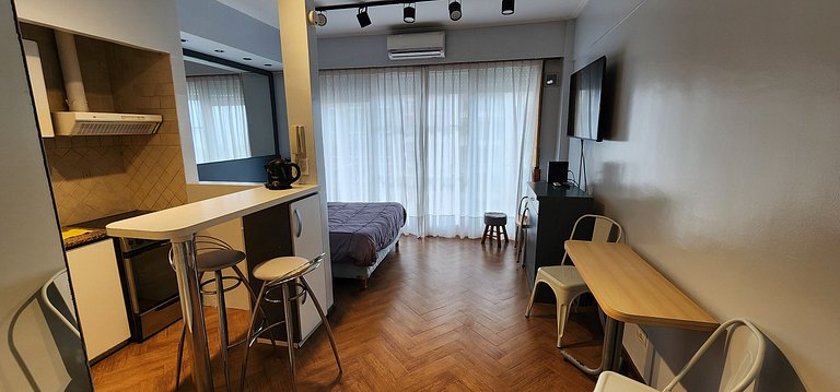 1 Ambiente con vista a plaza y mar con balcón