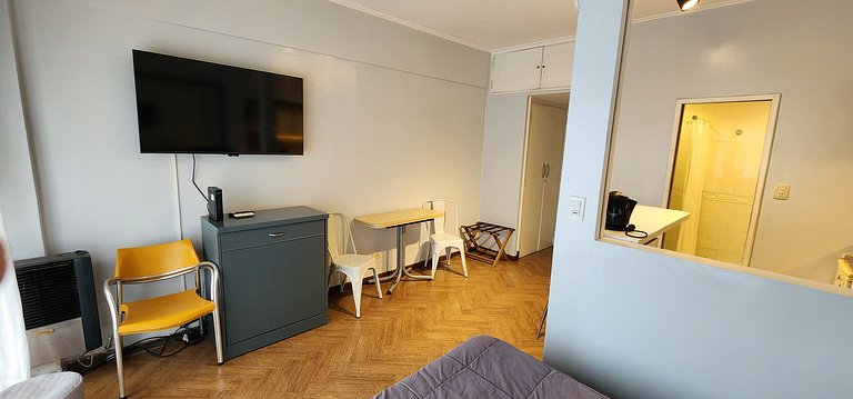 1 Ambiente con vista a plaza y mar con balcón