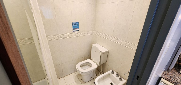 1 Ambiente con vista a plaza y mar con balcón