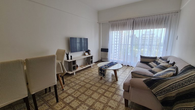 Departamento dos ambientes reciclado con balcon