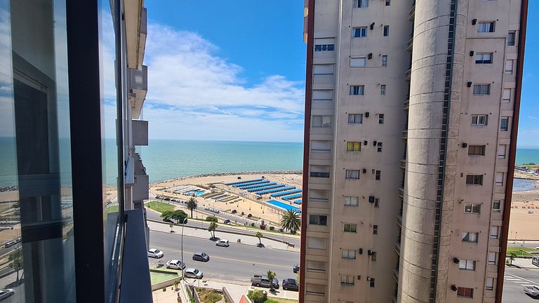 Departamento 2 ambientes con vista parcial al mar