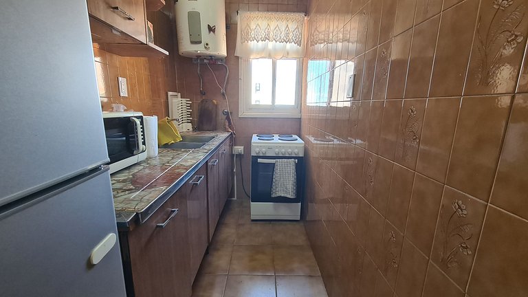 Departamento 2 ambientes con vista parcial al mar