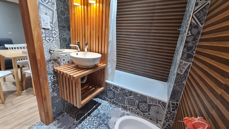 Departamento monoambiente con balcon a la calle