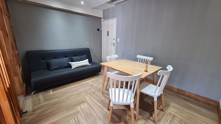 Departamento monoambiente con balcon a la calle