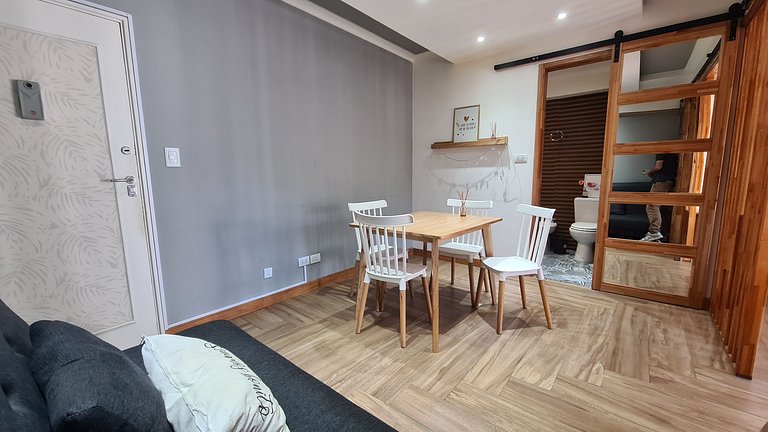 Departamento monoambiente con balcon a la calle