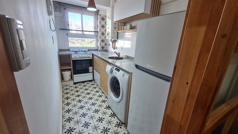 Departamento monoambiente con balcon a la calle