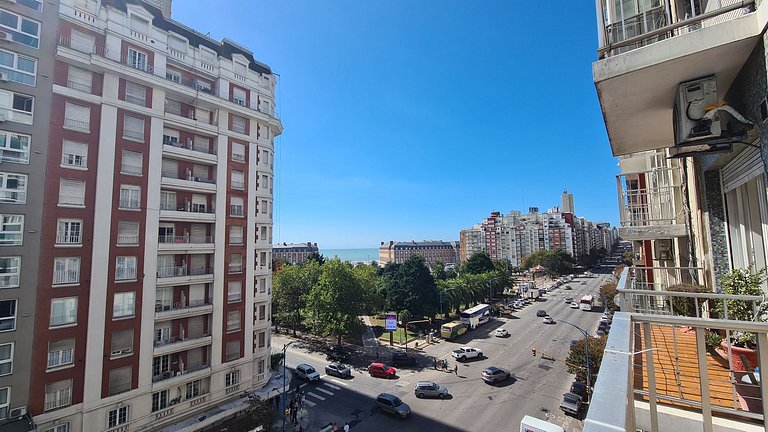 2 ambientes con vista a Plaza Colón y el mar